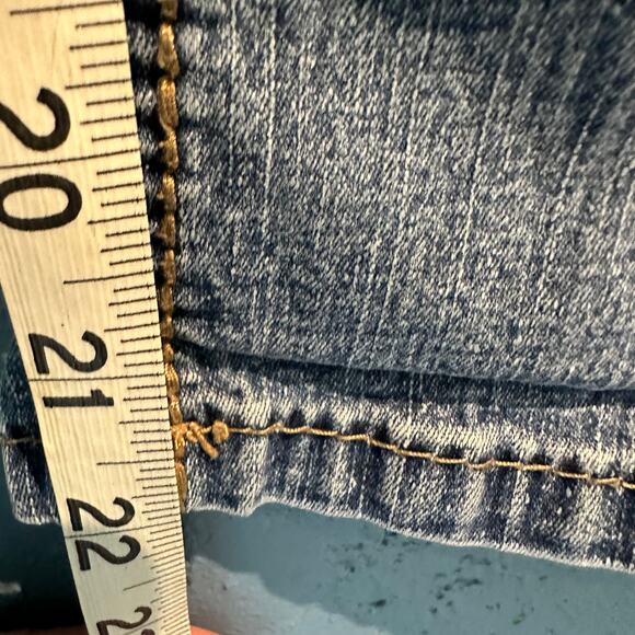 V.S.H. Size 4 Denim Capris Embroidered Pockets Super Soft Comfy Stretchy Classic - Picture 6 of 8
